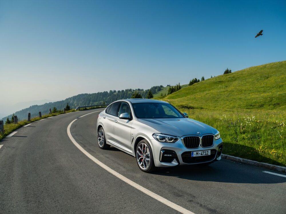 BMW X4 na drodze