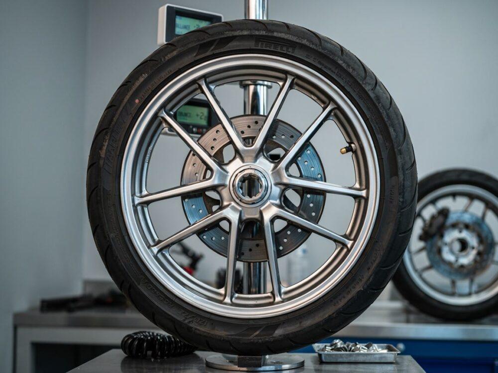 koło motocyklowe bez tarcz hamulcowych