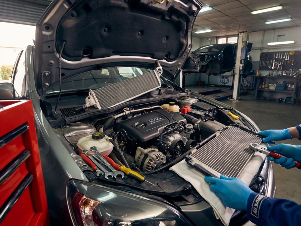 uszkodzona chłodnica auta Opel Astra